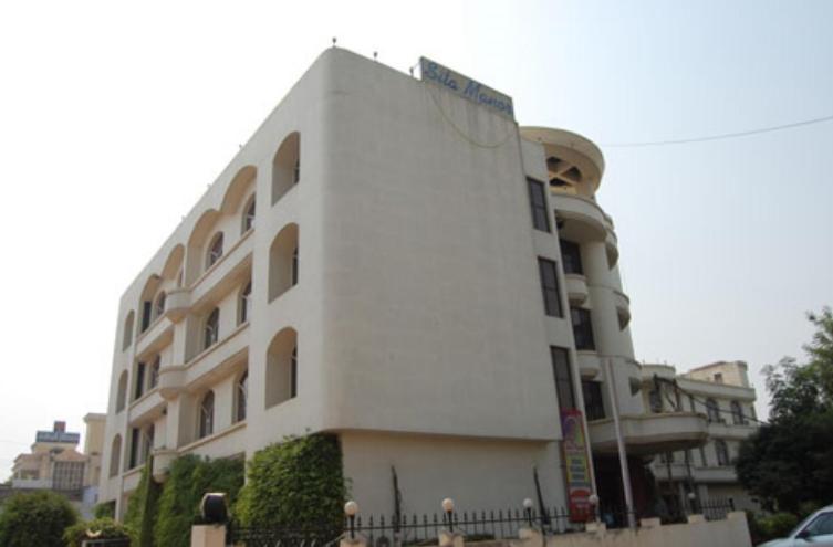 Hotel Sita Manor Gwalior Bagian luar foto